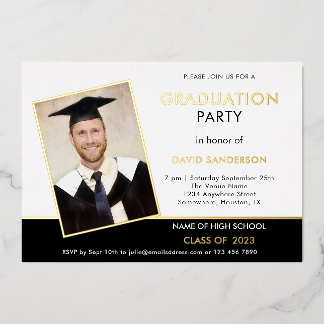 Grad 2025 Graduation Party Foto White Black Gold Folieneinladung (Vorderseite)