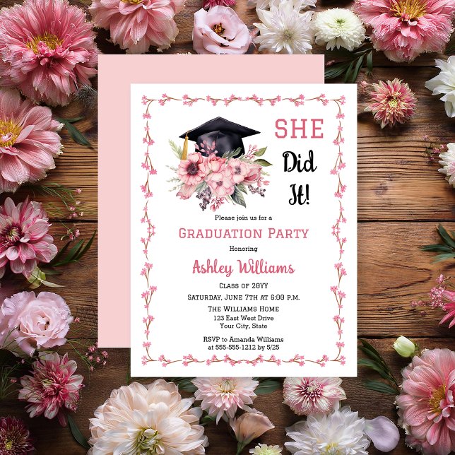 Grad Cap und rosa Blüte Sie tat es Grand Party Einladung (Grad Cap and Pink Floral Swag Bouquet "SHE Did It!" Graduation Party Invitation - Print | Digital)
