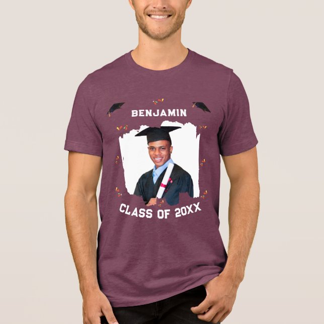 Grad Geschlossen Graduate Class of 2024 Caps Tri-Blend Shirt (Vorderseite)