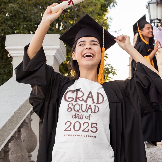 Grad Squad-Klasse 2025 Name Abschluss T-Shirt (Von Creator hochgeladen)