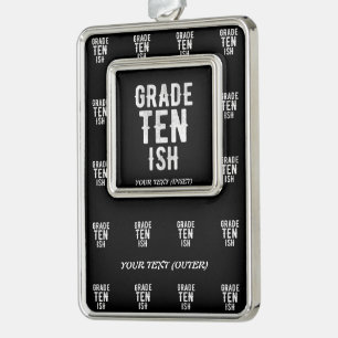 GRADE TEN ISH COOL 10. FUNNY NIEDLICH WHITE TEXT Rahmen-Ornament SILBER