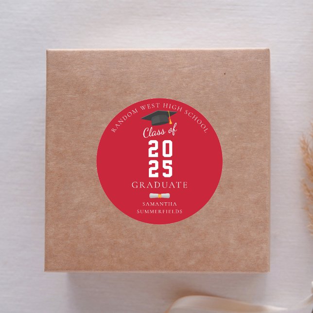 Graduate 2025 Red and White Graduation Party Runder Aufkleber (Graduation 2025 Photo Red and White Modern Grad Round Sticker)