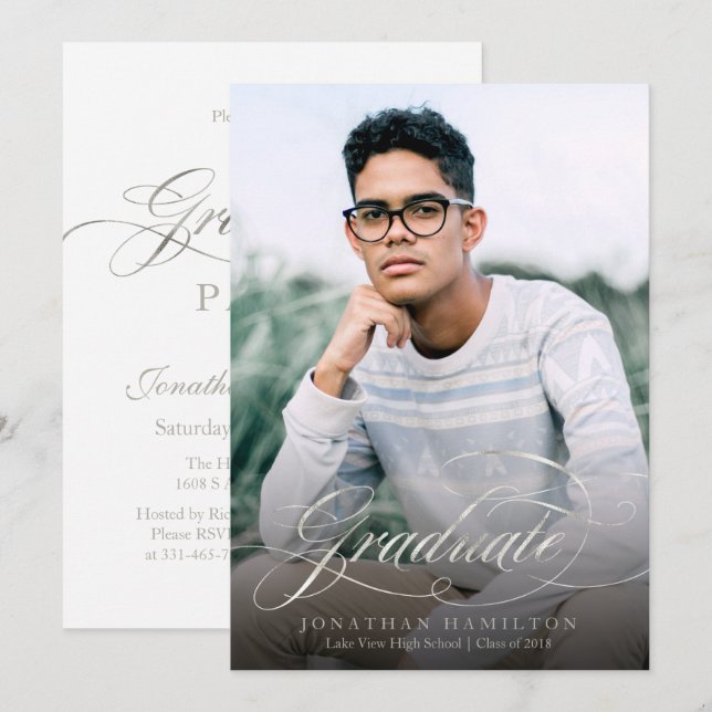 Graduate Elegance Foil Silver Script Grad Party Einladung (Vorne/Hinten)