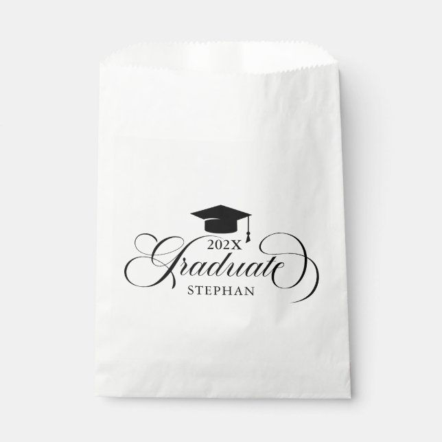 Graduate Elegant Black Script Typografy Geschenktütchen (Vorderseite)