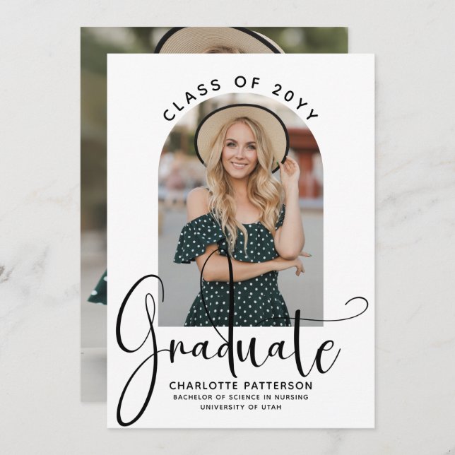 Graduate Elegant Script Graduation Arch Photo Einladung (Vorne/Hinten)