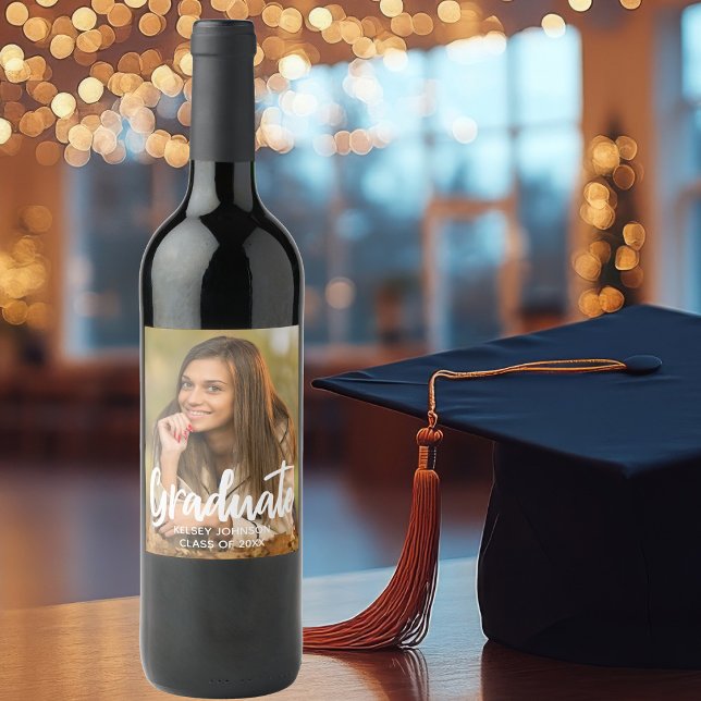 Graduate Foto Bold Script Custom Graduation Party Weinetikett (Von Creator hochgeladen)