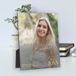 Graduate Foto Goldkalligrafie eleganter Abschluss Fotoplatte<br><div class="desc">Einfache klassische Imitate goldene schicke Graduate Kalligraphie Drehbuch High School Uni Universität stilvolle Abschluss Keepake Plakette mit benutzerdefinierten Foto,  Klasse des Jahres und Text-Vorlage.</div>