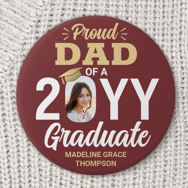 Graduate Foto Proud Vater Burgundy Red and Gold Button (Von Creator hochgeladen)