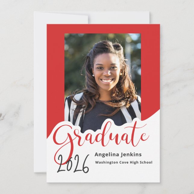 Graduate Foto Red 2025 Ankündigung (Vorderseite)