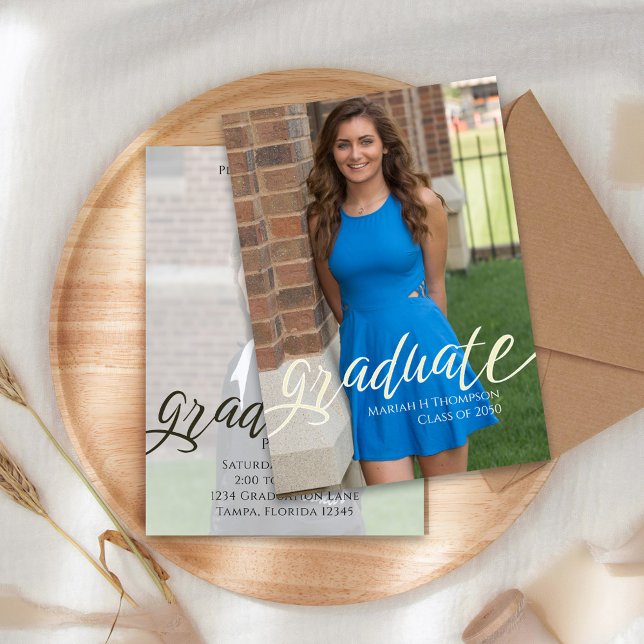Graduate Foto Template Elegantes Typografie Script Einladung (Stylish Graduate cream-colored calligraphy scrip initiation announcement.)