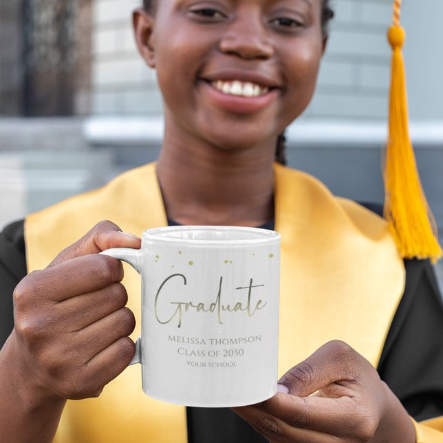 Graduate Gold Confetti Modern Calligraphy Script Kaffeetasse (Von Creator hochgeladen)