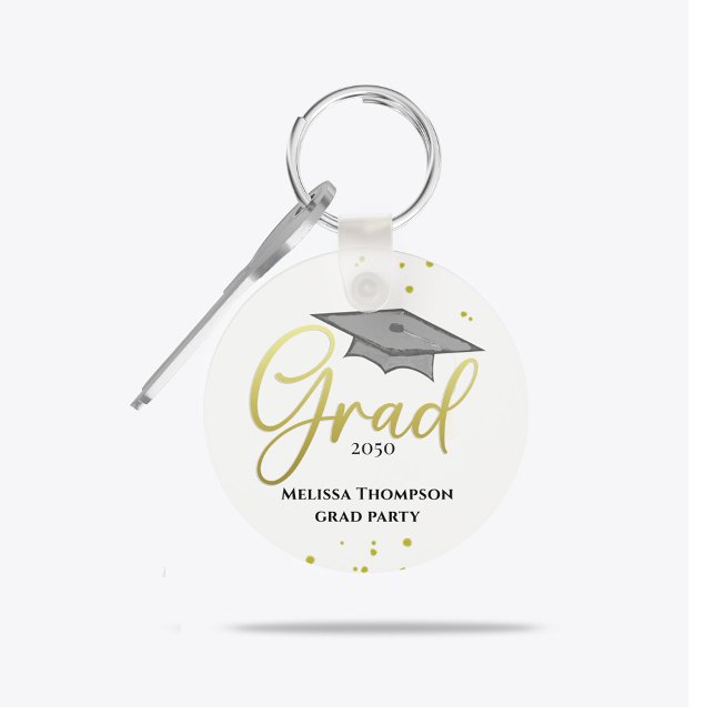 Graduate Grad Gold Abschluss Script Party Schlüsselanhänger (Gold script graduate design on sleek black background for stylish graduation party favor.)