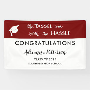 Graduate Maroon Die Tassel war den Ärger wert Banner