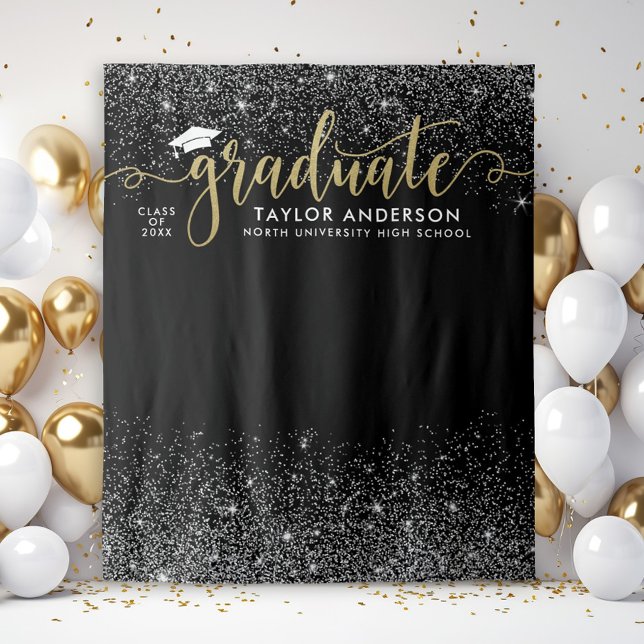Graduate Modern Gold Script Black Graduation Party Wandteppich (Von Creator hochgeladen)
