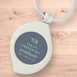 Graduate Modern Minimalistisch Simple Chic Abschlu Schlüsselanhänger<br><div class="desc">Design besteht aus Serifentypografie auf einem einfachen Hintergrund. Abrufbar unter: http://www.zazzle.com/store/selectpartysupplies</div>