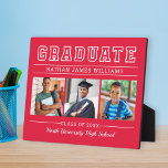 Graduate Modern Red 3 Foto Abschluss Fotoplatte<br><div class="desc">Das klassische Schild mit 3 Foto-Abschluss-Plakatwand mit einfacher Schrift zeigt Graduate in fettgedruckter Serifenschrift mit modernem,  benutzerdefiniertem Text,  der vollständig an den Namen,  das Klassenzimmer und den Schulnamen des Absolventen angepasst werden kann. Fügen Sie drei Lieblingsbilder des Absolventen den Quadrat-Platzhalterbildern hinzu. Die Farbe des roten Hintergrunds kann geändert werden.</div>