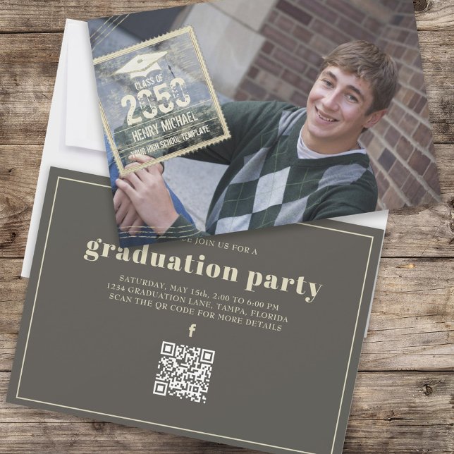 Graduate Modern Simple Foto Template Gold Einladung (Graduation photo invitation announcement template)