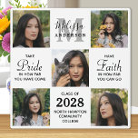 Graduate Personalisiert 5 Foto Collage Abschluss Fotoplatte<br><div class="desc">Feiern Sie Ihren Absolventen mit dieser modernen und eleganten Collage Abschluss-Plakette aus Foto. Personalisieren Sie Ihre Fotos mit 5 Ihrer Lieblings-Senior-oder Uni- und personalisieren Sie mit Monogramm Initial, Name, schließ Jahr, High School oder Uni Namen. Inspiration Zitat: "Seien Sie stolz darauf, wie weit Sie gekommen sind, haben Sie Vertrauen, wie...</div>