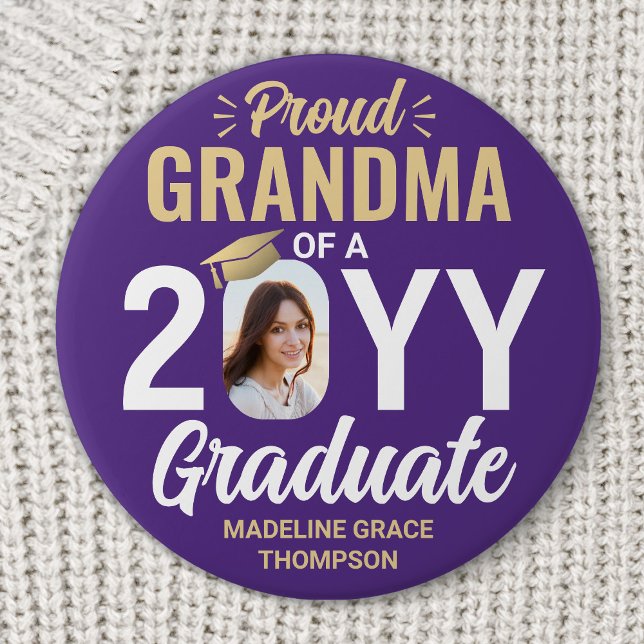 Graduate Photo Proud Grandma Modern Purple & Gold Button (Von Creator hochgeladen)