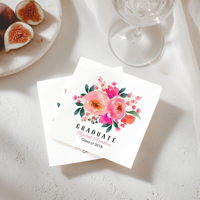 Graduate Pink Floral Bouquet Graduation Party Serviette (Von Creator hochgeladen)