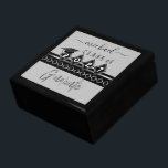 Graduate - Schwarz & Silber - Anpassen Erinnerungskiste<br><div class="desc">Graduate Geschenkboxen bereit für Sie zu personalisieren. Auch die Hintergrundfarbe kann geändert werden. ✔ HINWEIS: ÄNDERN SIE NUR DIE VORLAGEBEREICHE, DIE SIE BENÖTIGEN! 😀 Sie können den Text bei Bedarf entfernen und neu hinzufügen, was immer Sie möchten und welchen Schriftart Sie möchten. 📌 Wenn Sie weitere Anpassungen benötigen, klicken Sie...</div>