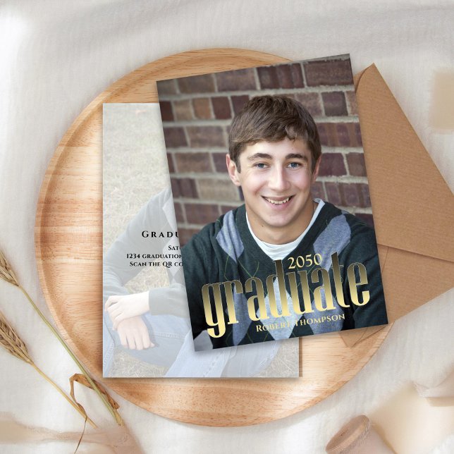 Graduate Simple Foto Black and Gold Typografy Einladung (Graduation invitation announcement card with a full bleed photo and gold typography. )