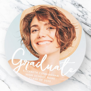 Graduate Simple Modern Script Grad Foto Runder Aufkleber