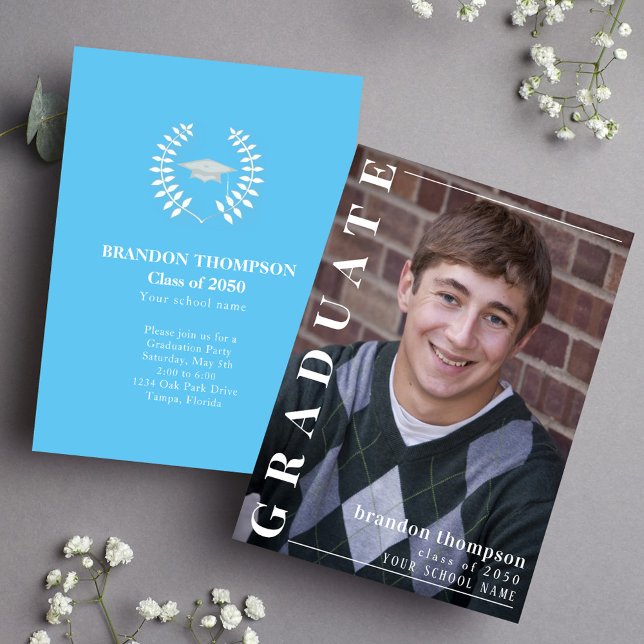 Graduate Simple Stylish Carolina Blue Foto Einladung (Graduation photo invitation announcement With Carolina Blue. )