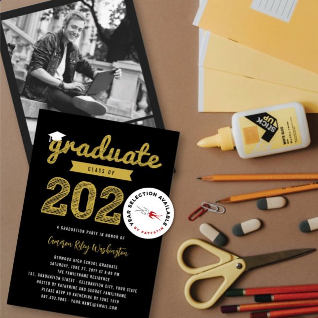 Graduate Sketch Class of 2025 3 Foto Grad Party Einladung (2025 Gold Graduate Sketch On Black (color is customizable) Graduation Party Invitation @ fatfatin)
