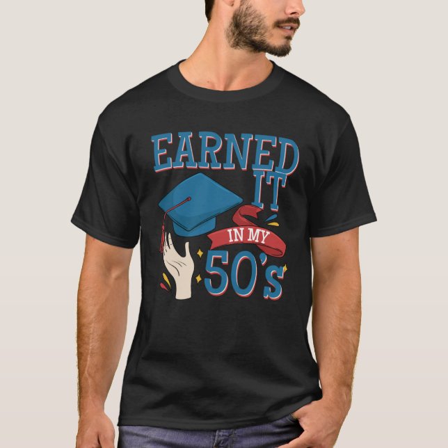 Graduated And Earned It In My 40s A Degree Holder  T-Shirt (Vorderseite)