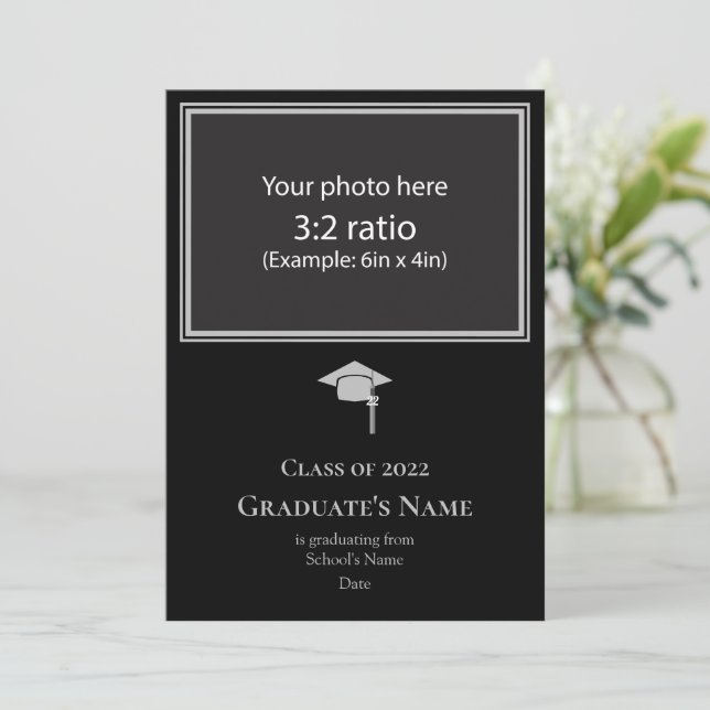 Graduation Announcement w/ Mortarboard (Silver) Einladung (Stehend Vorderseite)