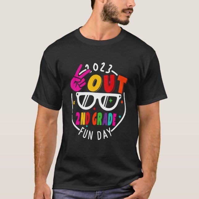Graduation Day Grad 2023 Peace Out 2nd Grade Fun D T-Shirt (Vorderseite)