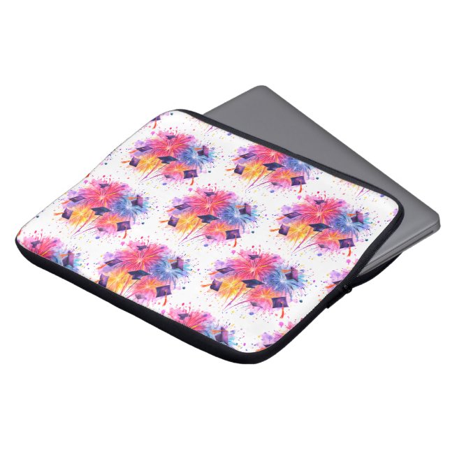 Graduation Fireworks Pattern with Tossed Caps Laptopschutzhülle (Vorne Oben)