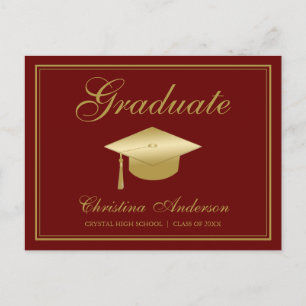 Graduation Gold Grad Cap & Script on Maroon Party Einladungspostkarte