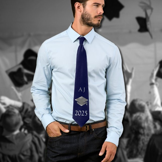 Graduationsobergrenze 2025 -mit Monogramm - Dunkle Krawatte (Von Creator hochgeladen)