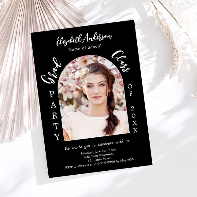 Graduationspartei Schwarz-weißer Bogen Foto Klasse Einladung (Von Creator hochgeladen)