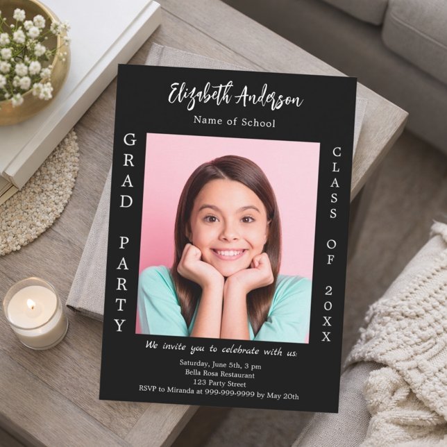Graduationspartei Schwarz-weißes Foto Klasse 2025 Einladung (Von Creator hochgeladen)