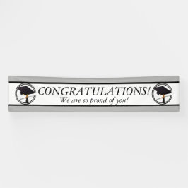 Graduierungskappe mit schwarzweißem Kreis Banner