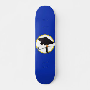Graduierungsobergrenze mit Diplom - Dunkelblauer H Skateboard