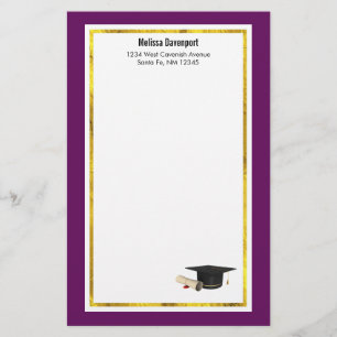 Graduierungsobergrenze und Diplom für Lila Briefpapier