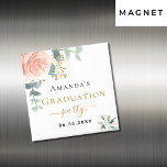 Graduierungspartei Rose Gold florale Save the Date Magnet<br><div class="desc">Ein schick weißer Hintergrund. Die Einrichtung besteht aus Rose Gold, Rosa Blüte, Blume (Rose) und grünen Eukalyptus-Blätter in Aquarellen, Zierpflanzen, Grünpflanzen und Imitaten mit goldenem Sprig. Personalisieren und fügen Sie den Namen des Absolventen und ein Datum. Schwarze und goldene Buchstaben. Perfekt als Sake, Gastgeschenk oder als Save the Date Erinnerung...</div>