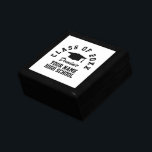 Graduierungsparty-Sake-Box mit individuelle Name Erinnerungskiste<br><div class="desc">Graduation Party Sake Box mit individuelle Name. Personalisierte Geschenke für 2025 Grad,  Senioren,  Uni Student,  Absolventen,  Brüderlichkeit Ratten und mehr. Fügen Sie Ihr eigenes Klassenzimmer und Ihren eigenen Namen hinzu. Tassel hat das Logo-Design. Benutzerdefinierte Farben.</div>