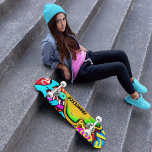 Graffiti Anpassbare Skateboardfarben Skateboard<br><div class="desc">Ein großartiges Graffiti-Design mit Spritzfarbe unter dem anpassbaren Namen.</div>