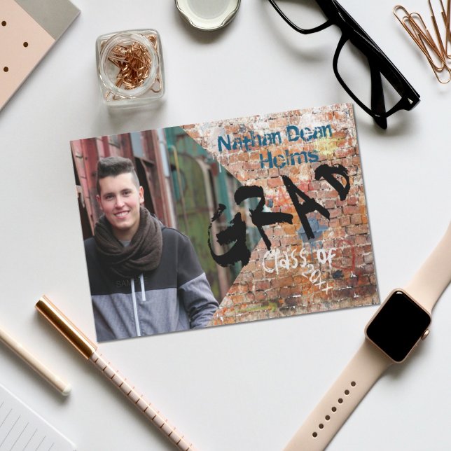 Graffiti Brick Wall Grad Bekanntgabe Foto-Karte Einladung (Von Creator hochgeladen)