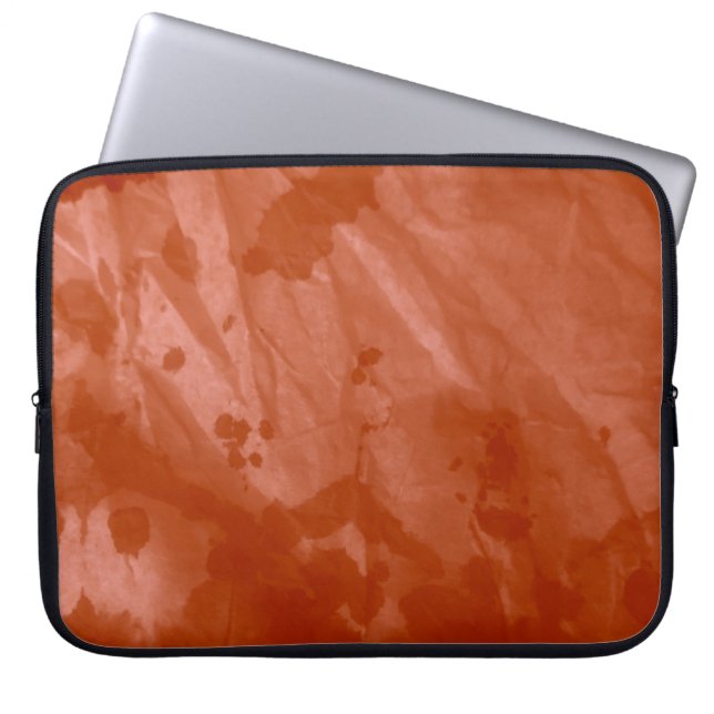 Graffiti gegossen. Gefärbte Krawatte Shirt. Creme  Laptopschutzhülle (Vorderseite)