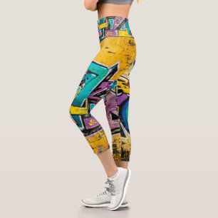 Graffiti, Grundarfjordur, Island Capri Leggings