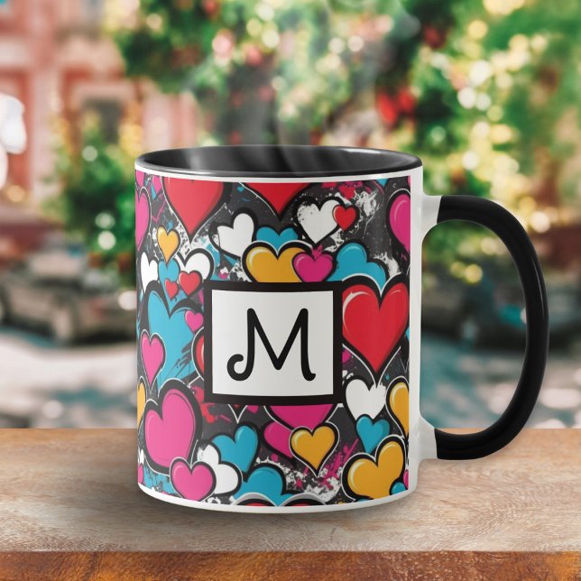 Graffiti Hearts Colorful Pattern Monogrammed Tasse (A colorful coffee mug with monogram initial and vibrant graffiti hearts design in street art style)
