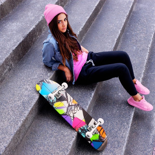 Graffiti Spray-Painted Shapes Skateboard (Von Creator hochgeladen)
