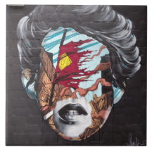 Graffiti-Tile, die einen weiblichen Kopf darstelle