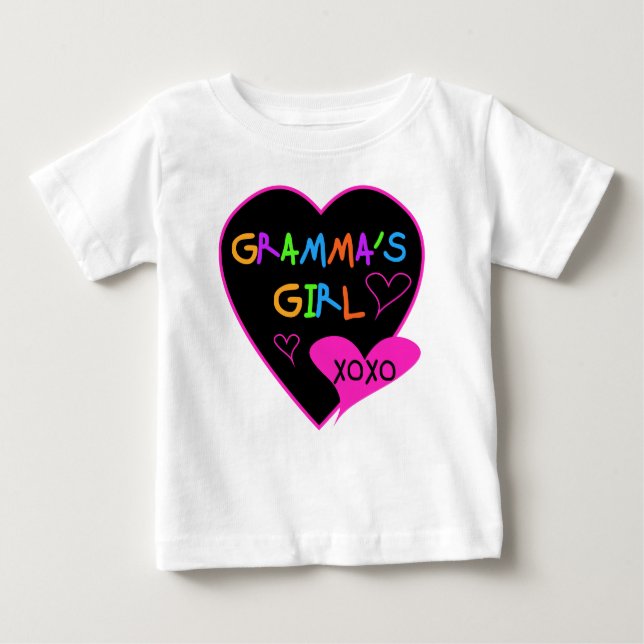Gramma's Girl Tshirts, Tasse, Buttons, Hüllen, Hat Baby T-shirt (Vorderseite)